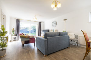 Lounge/Diner- click for photo gallery